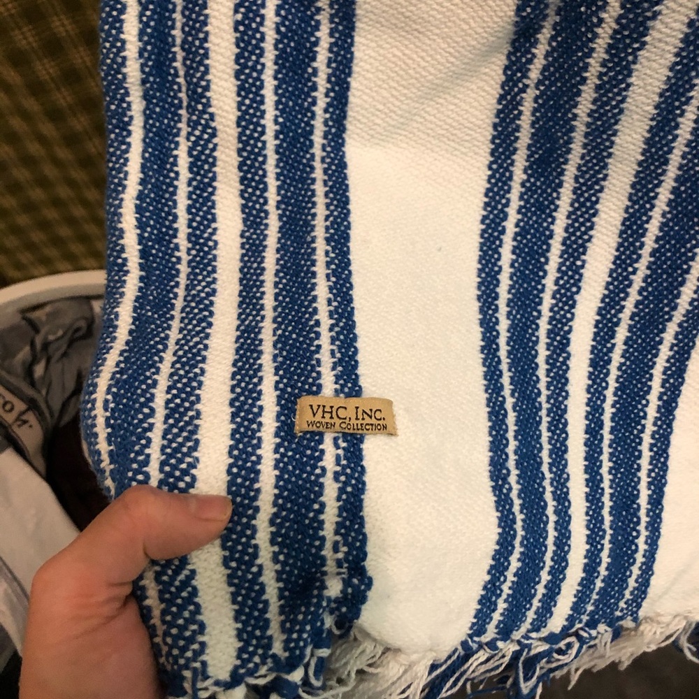 VHC Throw 🌊 - Picture 2 of 2